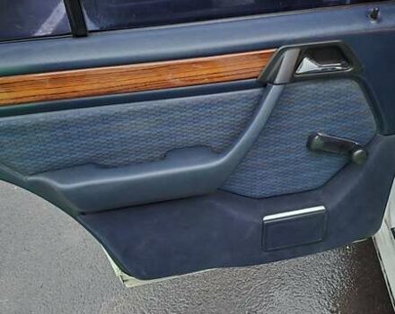 Белый Мерседес Е-Класс, объемом двигателя 2 л и пробегом 357 тыс. км за 1700 $, фото 10 на Automoto.ua