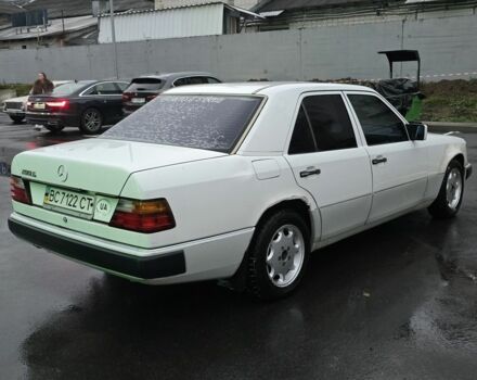 Белый Мерседес Е-Класс, объемом двигателя 2 л и пробегом 357 тыс. км за 1700 $, фото 4 на Automoto.ua