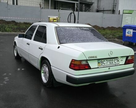 Белый Мерседес Е-Класс, объемом двигателя 2 л и пробегом 357 тыс. км за 1700 $, фото 1 на Automoto.ua