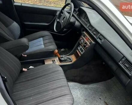 Белый Мерседес Е-Класс, объемом двигателя 2.2 л и пробегом 321 тыс. км за 2500 $, фото 8 на Automoto.ua