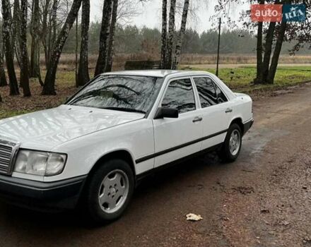 Белый Мерседес Е-Класс, объемом двигателя 2.2 л и пробегом 321 тыс. км за 2500 $, фото 3 на Automoto.ua