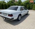 Білий Мерседес Е-Клас, об'ємом двигуна 2 л та пробігом 300 тис. км за 1400 $, фото 3 на Automoto.ua