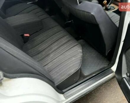 Белый Мерседес Е-Класс, объемом двигателя 2.2 л и пробегом 321 тыс. км за 2500 $, фото 10 на Automoto.ua