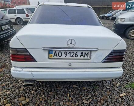 Білий Мерседес Е-Клас, об'ємом двигуна 2 л та пробігом 380 тис. км за 1600 $, фото 1 на Automoto.ua