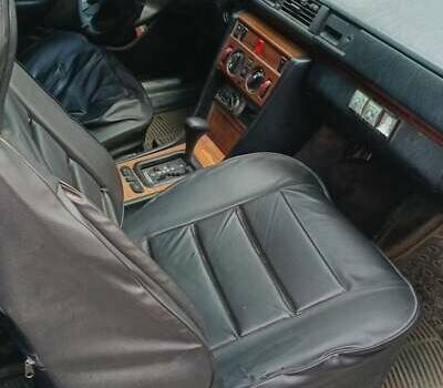 Белый Мерседес Е-Класс, объемом двигателя 2 л и пробегом 360 тыс. км за 1000 $, фото 3 на Automoto.ua