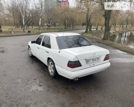 Білий Мерседес Е-Клас, об'ємом двигуна 2.2 л та пробігом 370 тис. км за 3000 $, фото 4 на Automoto.ua