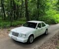 Белый Мерседес Е-Класс, объемом двигателя 5 л и пробегом 384 тыс. км за 10000 $, фото 2 на Automoto.ua