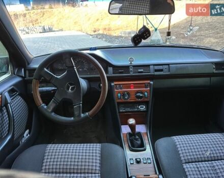 Белый Мерседес Е-Класс, объемом двигателя 2.8 л и пробегом 440 тыс. км за 2980 $, фото 22 на Automoto.ua