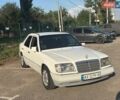 Білий Мерседес Е-Клас, об'ємом двигуна 2 л та пробігом 250 тис. км за 2400 $, фото 1 на Automoto.ua