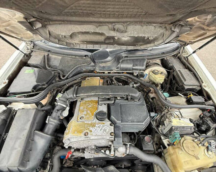 Белый Мерседес Е-Класс, объемом двигателя 2 л и пробегом 300 тыс. км за 2500 $, фото 6 на Automoto.ua