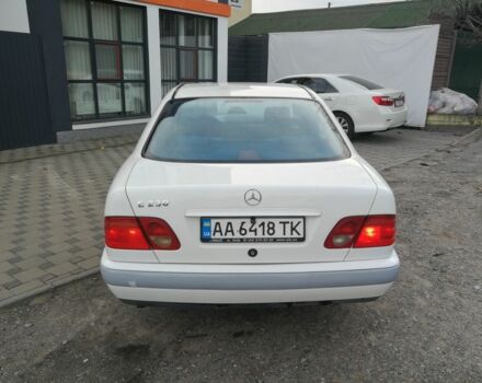 Білий Мерседес Е-Клас, об'ємом двигуна 2.3 л та пробігом 252 тис. км за 7500 $, фото 2 на Automoto.ua