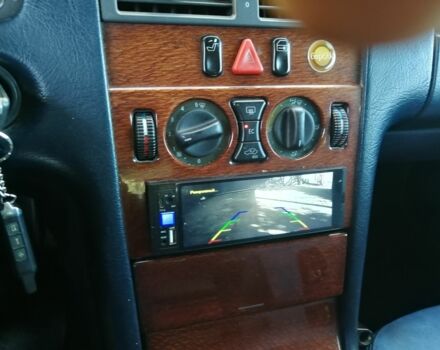 Білий Мерседес Е-Клас, об'ємом двигуна 2.3 л та пробігом 252 тис. км за 7500 $, фото 6 на Automoto.ua