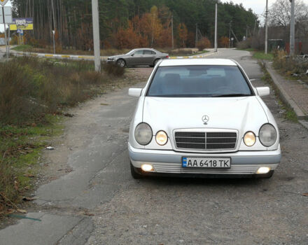 Білий Мерседес Е-Клас, об'ємом двигуна 2.3 л та пробігом 252 тис. км за 7500 $, фото 3 на Automoto.ua