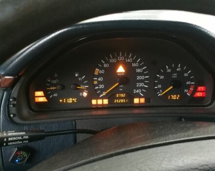 Білий Мерседес Е-Клас, об'ємом двигуна 2.3 л та пробігом 252 тис. км за 7500 $, фото 5 на Automoto.ua