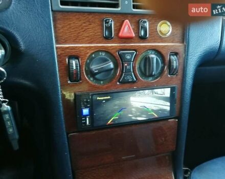 Білий Мерседес Е-Клас, об'ємом двигуна 2.3 л та пробігом 252 тис. км за 7500 $, фото 4 на Automoto.ua