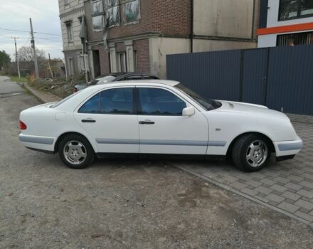 Білий Мерседес Е-Клас, об'ємом двигуна 2.3 л та пробігом 252 тис. км за 7500 $, фото 1 на Automoto.ua