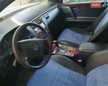 Білий Мерседес Е-Клас, об'ємом двигуна 2.3 л та пробігом 252 тис. км за 7500 $, фото 2 на Automoto.ua