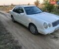 Белый Мерседес Е-Класс, объемом двигателя 2.2 л и пробегом 200 тыс. км за 1650 $, фото 1 на Automoto.ua