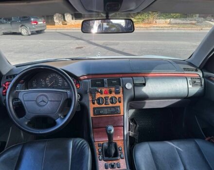 Мерседес Е-Класс 1998 в Николаеве на Automoto.ua Белый Мерседес Е-Класс, объемом двигателя 2.2 л и пробегом 300 тыс. км за 2199 $, фото 12 на Automoto.ua