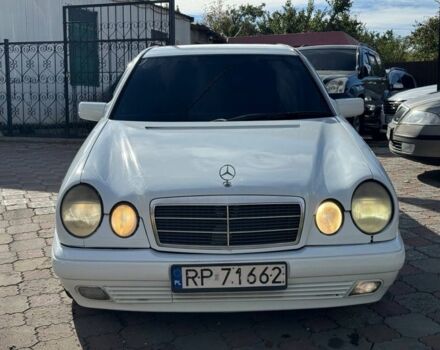 Мерседес Е-Класс 1998 в Николаеве на Automoto.ua Белый Мерседес Е-Класс, объемом двигателя 2.2 л и пробегом 300 тыс. км за 2199 $, фото 1 на Automoto.ua