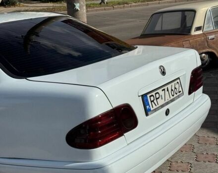 Мерседес Е-Класс 1998 в Николаеве на Automoto.ua Белый Мерседес Е-Класс, объемом двигателя 2.2 л и пробегом 300 тыс. км за 2199 $, фото 6 на Automoto.ua