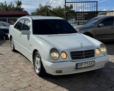 Мерседес Е-Класс 1998 в Николаеве на Automoto.ua Белый Мерседес Е-Класс, объемом двигателя 2.2 л и пробегом 300 тыс. км за 2199 $, фото 2 на Automoto.ua