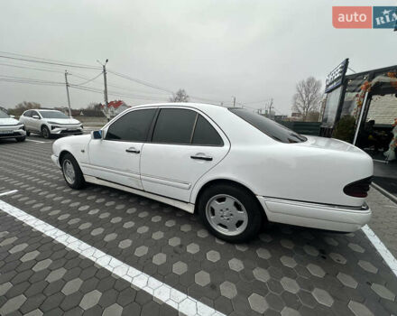 Білий Мерседес Е-Клас, об'ємом двигуна 2.8 л та пробігом 487 тис. км за 5900 $, фото 1 на Automoto.ua