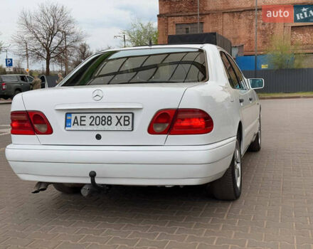 Белый Мерседес Е-Класс, объемом двигателя 2.87 л и пробегом 350 тыс. км за 4800 $, фото 15 на Automoto.ua