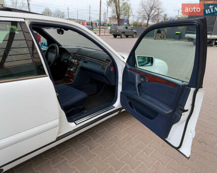 Белый Мерседес Е-Класс, объемом двигателя 2.87 л и пробегом 350 тыс. км за 4800 $, фото 39 на Automoto.ua