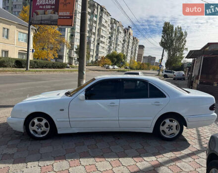 Білий Мерседес Е-Клас, об'ємом двигуна 2.2 л та пробігом 300 тис. км за 2199 $, фото 9 на Automoto.ua