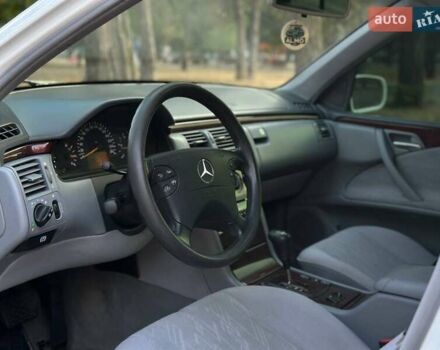 Мерседес Е-Класс 2000 в Николаеве на Automoto.ua Белый Мерседес Е-Класс, объемом двигателя 3.2 л и пробегом 336 тыс. км за 4800 $, фото 7 на Automoto.ua