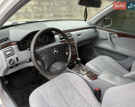 Белый Мерседес Е-Класс, объемом двигателя 3.22 л и пробегом 338 тыс. км за 4300 $, фото 21 на Automoto.ua
