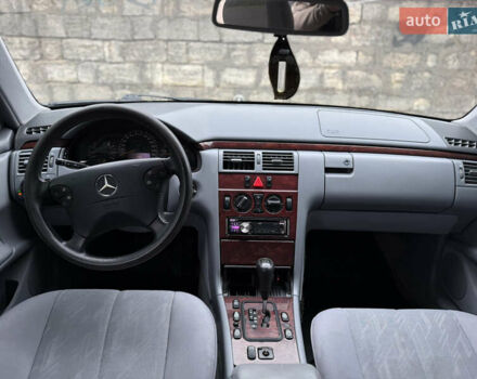 Белый Мерседес Е-Класс, объемом двигателя 3.22 л и пробегом 338 тыс. км за 4300 $, фото 16 на Automoto.ua