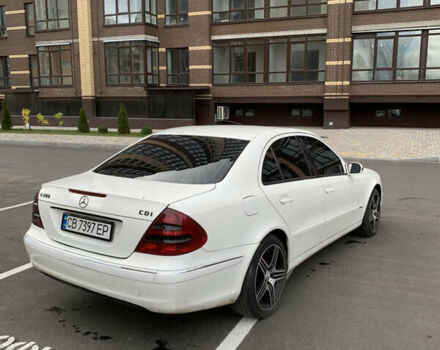 Белый Мерседес Е-Класс, объемом двигателя 2.2 л и пробегом 468 тыс. км за 5700 $, фото 4 на Automoto.ua