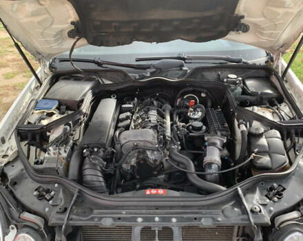 Белый Мерседес Е-Класс, объемом двигателя 2.2 л и пробегом 468 тыс. км за 5700 $, фото 7 на Automoto.ua