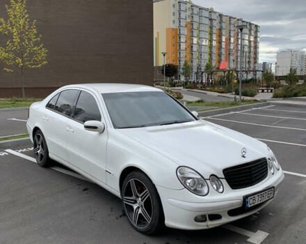 Белый Мерседес Е-Класс, объемом двигателя 2.2 л и пробегом 468 тыс. км за 5700 $, фото 6 на Automoto.ua