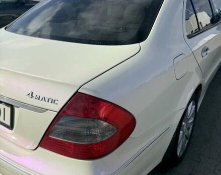 Білий Мерседес Е-Клас, об'ємом двигуна 5.5 л та пробігом 173 тис. км за 15000 $, фото 31 на Automoto.ua