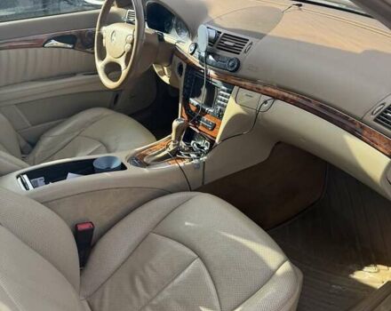 Білий Мерседес Е-Клас, об'ємом двигуна 5.5 л та пробігом 173 тис. км за 15000 $, фото 40 на Automoto.ua