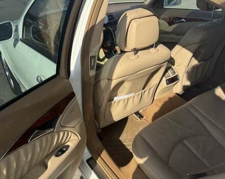 Білий Мерседес Е-Клас, об'ємом двигуна 5.5 л та пробігом 173 тис. км за 15000 $, фото 45 на Automoto.ua