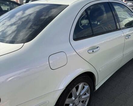 Білий Мерседес Е-Клас, об'ємом двигуна 5.5 л та пробігом 173 тис. км за 15000 $, фото 29 на Automoto.ua