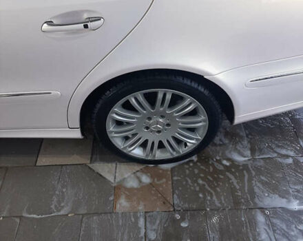 Белый Мерседес Е-Класс, объемом двигателя 3.5 л и пробегом 223 тыс. км за 10500 $, фото 16 на Automoto.ua