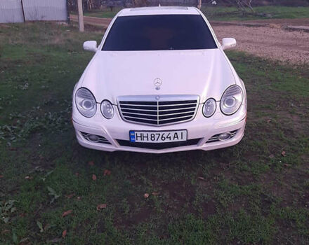Белый Мерседес Е-Класс, объемом двигателя 3.5 л и пробегом 223 тыс. км за 10500 $, фото 5 на Automoto.ua