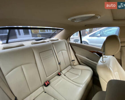 Белый Мерседес Е-Класс, объемом двигателя 3.5 л и пробегом 223 тыс. км за 10500 $, фото 2 на Automoto.ua