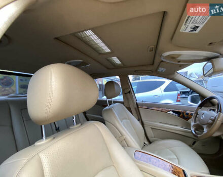 Белый Мерседес Е-Класс, объемом двигателя 3.5 л и пробегом 223 тыс. км за 10500 $, фото 1 на Automoto.ua