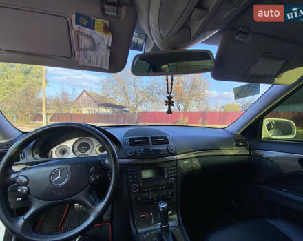 Белый Мерседес Е-Класс, объемом двигателя 2.2 л и пробегом 330 тыс. км за 8300 $, фото 18 на Automoto.ua