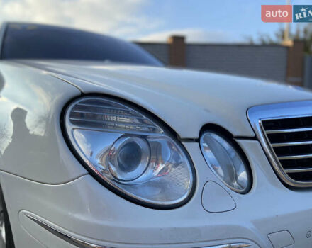 Белый Мерседес Е-Класс, объемом двигателя 2.2 л и пробегом 330 тыс. км за 8300 $, фото 4 на Automoto.ua