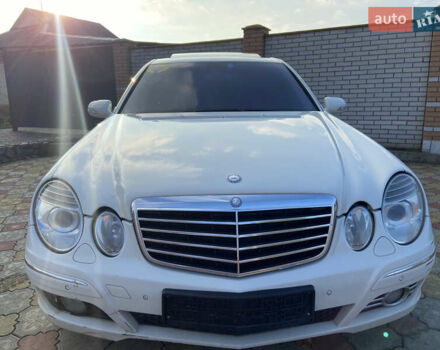 Белый Мерседес Е-Класс, объемом двигателя 2.2 л и пробегом 330 тыс. км за 8300 $, фото 2 на Automoto.ua