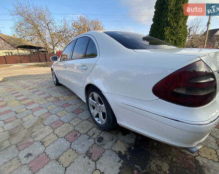 Белый Мерседес Е-Класс, объемом двигателя 2.2 л и пробегом 330 тыс. км за 8300 $, фото 11 на Automoto.ua