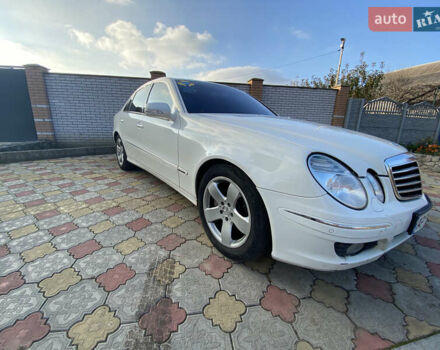Белый Мерседес Е-Класс, объемом двигателя 2.2 л и пробегом 330 тыс. км за 8300 $, фото 6 на Automoto.ua