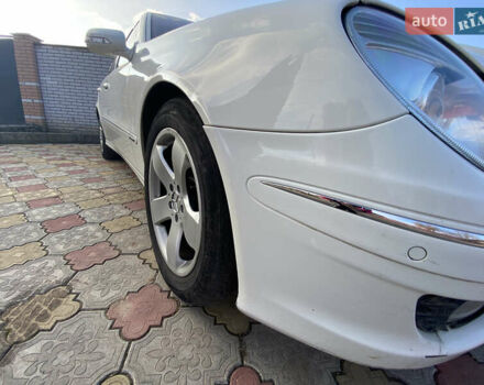 Белый Мерседес Е-Класс, объемом двигателя 2.2 л и пробегом 330 тыс. км за 8300 $, фото 5 на Automoto.ua